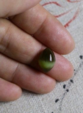 和田玉碧玉金黄猫眼冰底宝石光一线天超闪活猫眼戒面镶嵌戒指吊坠