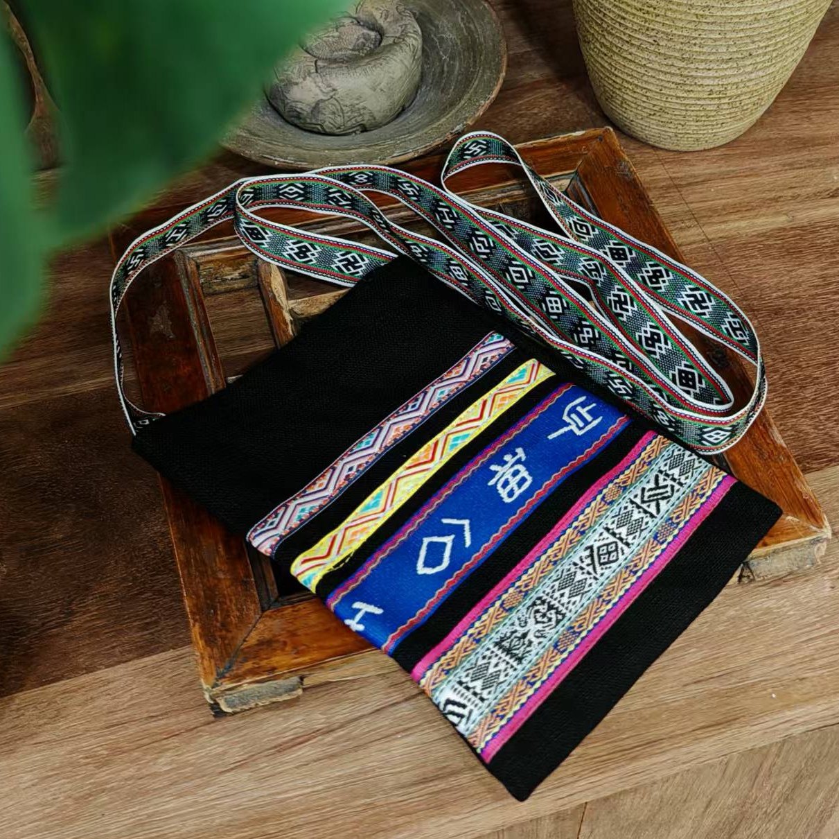 【畲族文创】畲族元素斜挎手机包 民族特色女包 闺蜜礼物,淘宝优惠券,粉丝福利购,淘宝优惠卷