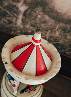 朋友国外带回实木旋转木马音乐盒摆件孤品（磕碰、歪、不响）