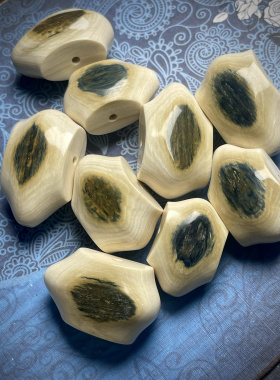 猛犸牙原色纯天然鲨鱼背蓝眼三通冰料一体三通佛文玩DIY配饰