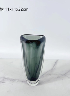 现代简约灰色厚重水晶玻璃三角花瓶样板房客厅别墅玄关办公桌软装