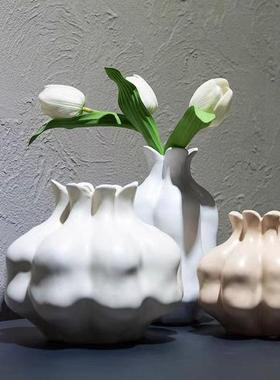 批发奶油风花瓣家居摆件花器北欧风陶瓷客厅花瓶民宿个性小口