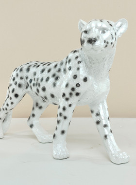 热销现代客厅茶几酒柜餐边柜旁边金钱豹落地摆件家居装饰品创意装