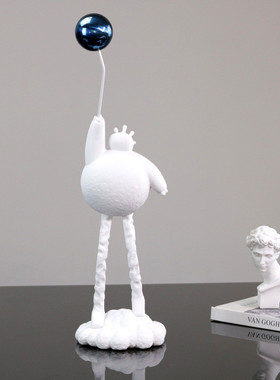 热销简约现代举球软装抽象树脂雕塑家居创意样板房人物客厅摆件饰