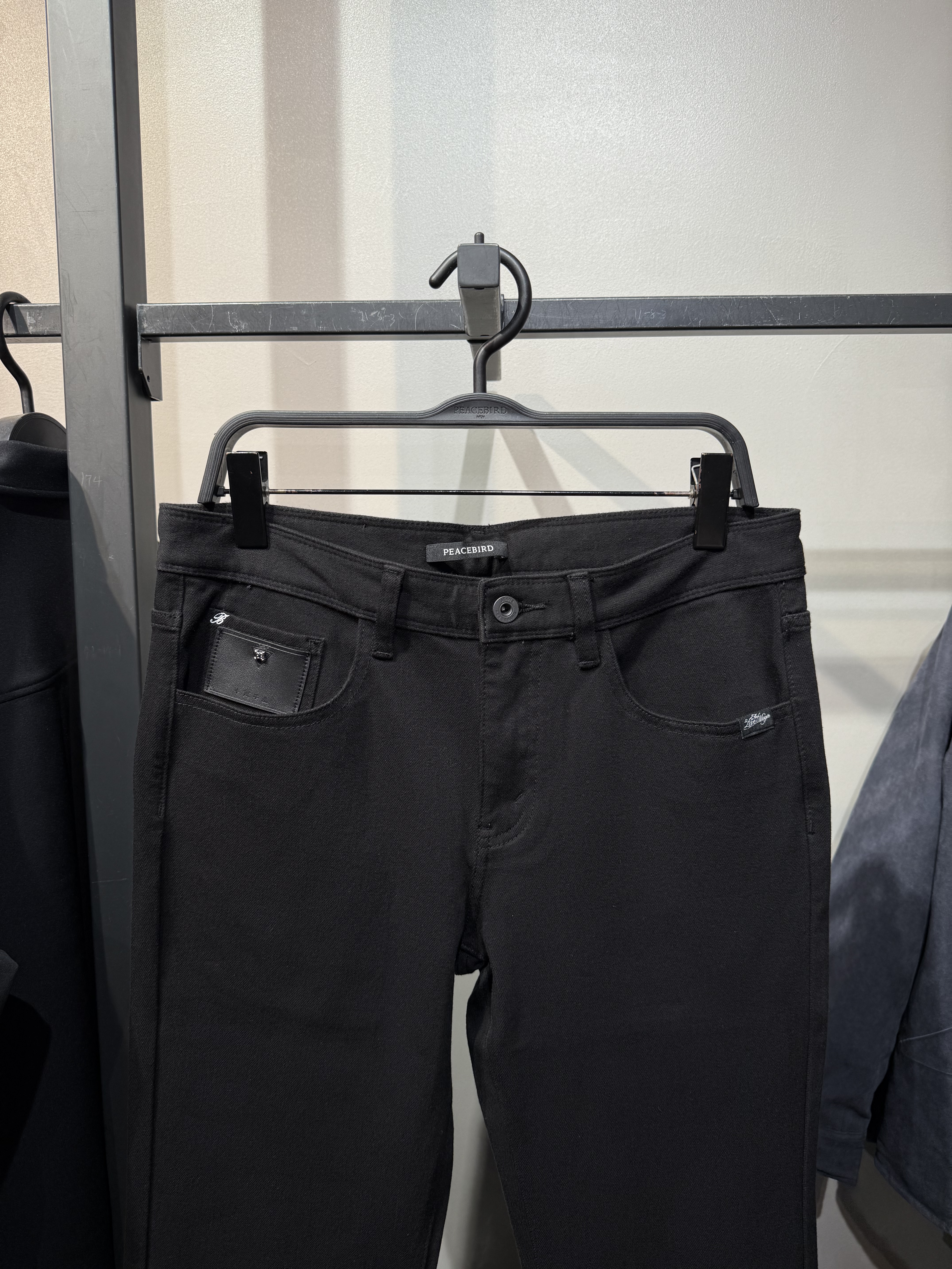 B2HAD4197 太平鸟男装冬季新款黑色休闲百搭修身紧身显瘦牛仔裤潮 - 图0