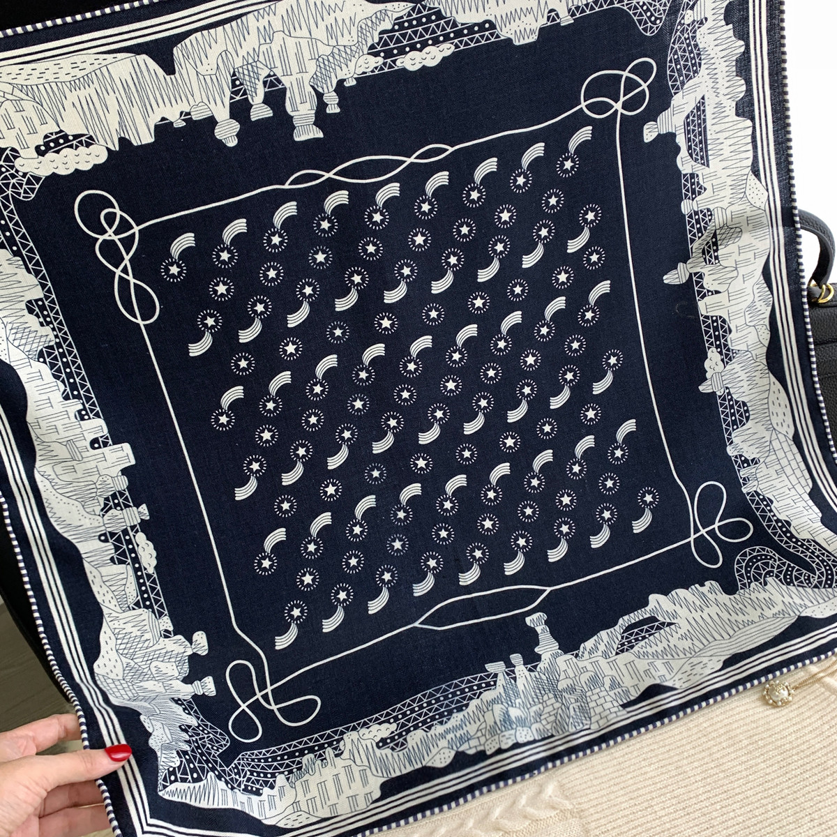 星空古城真丝羊毛丝巾轻奢老钱风双面丝毛围巾女秋冬披肩百搭方巾