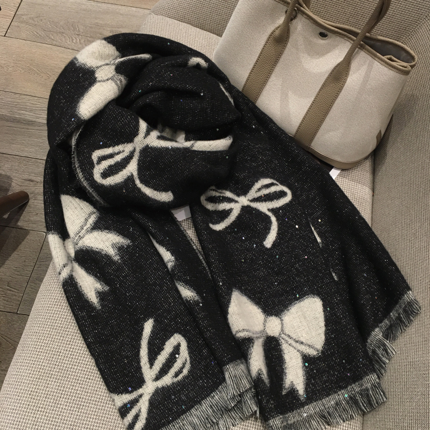 2025冬季新款韩国蝴蝶结亮片仿羊绒羊毛围巾披肩两用超大保暖围脖,淘宝优惠券,粉丝福利购,淘宝优惠卷