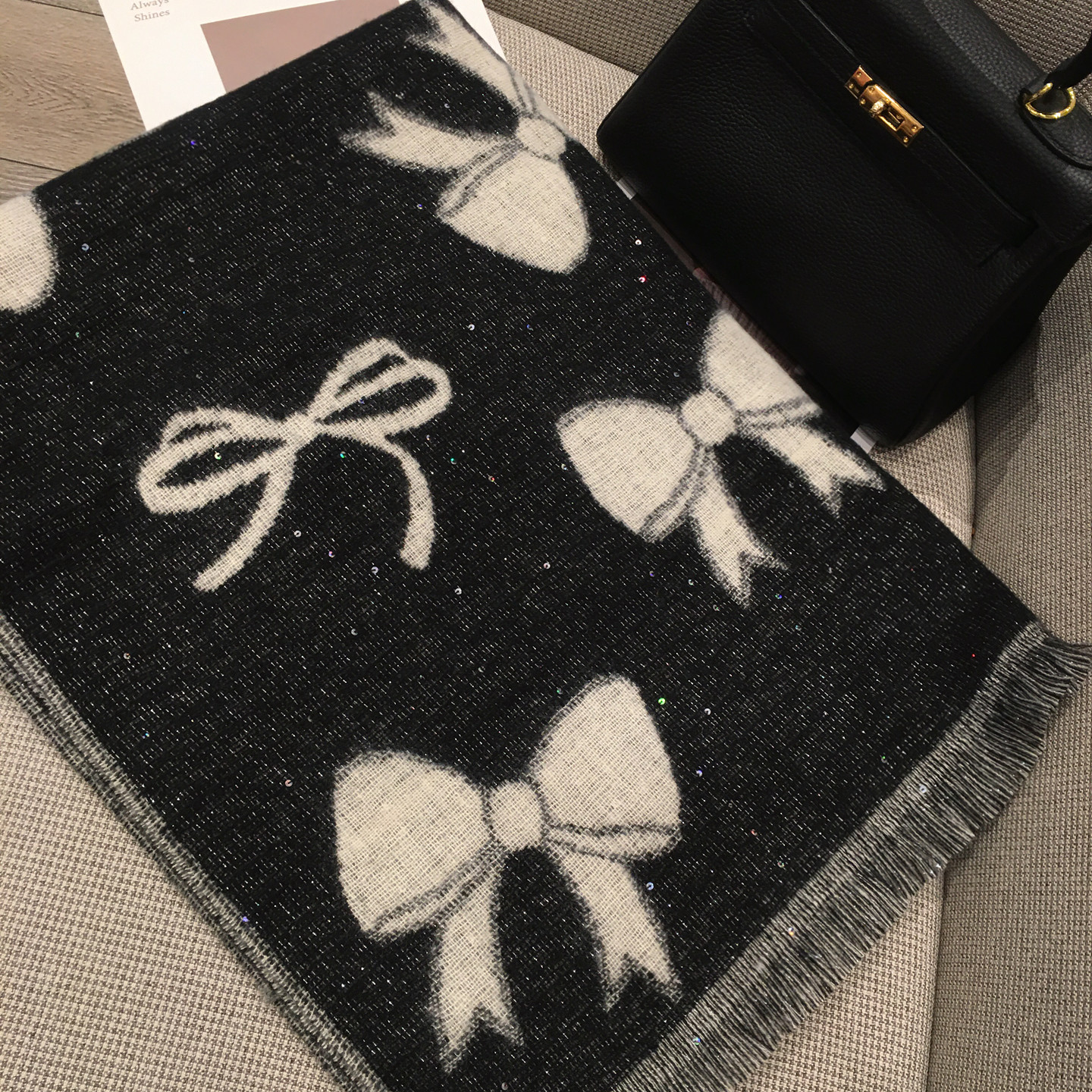 2025冬季新款韩国蝴蝶结亮片仿羊绒羊毛围巾披肩两用超大保暖围脖,淘宝优惠券,粉丝福利购,淘宝优惠卷