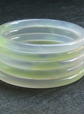 天然巴西玛瑙手镯雪梨玉髓