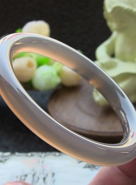 巴西象形俏色水润通透玛瑙手镯