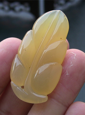 巴西玛瑙事业有成蜜糖色玉髓吊坠