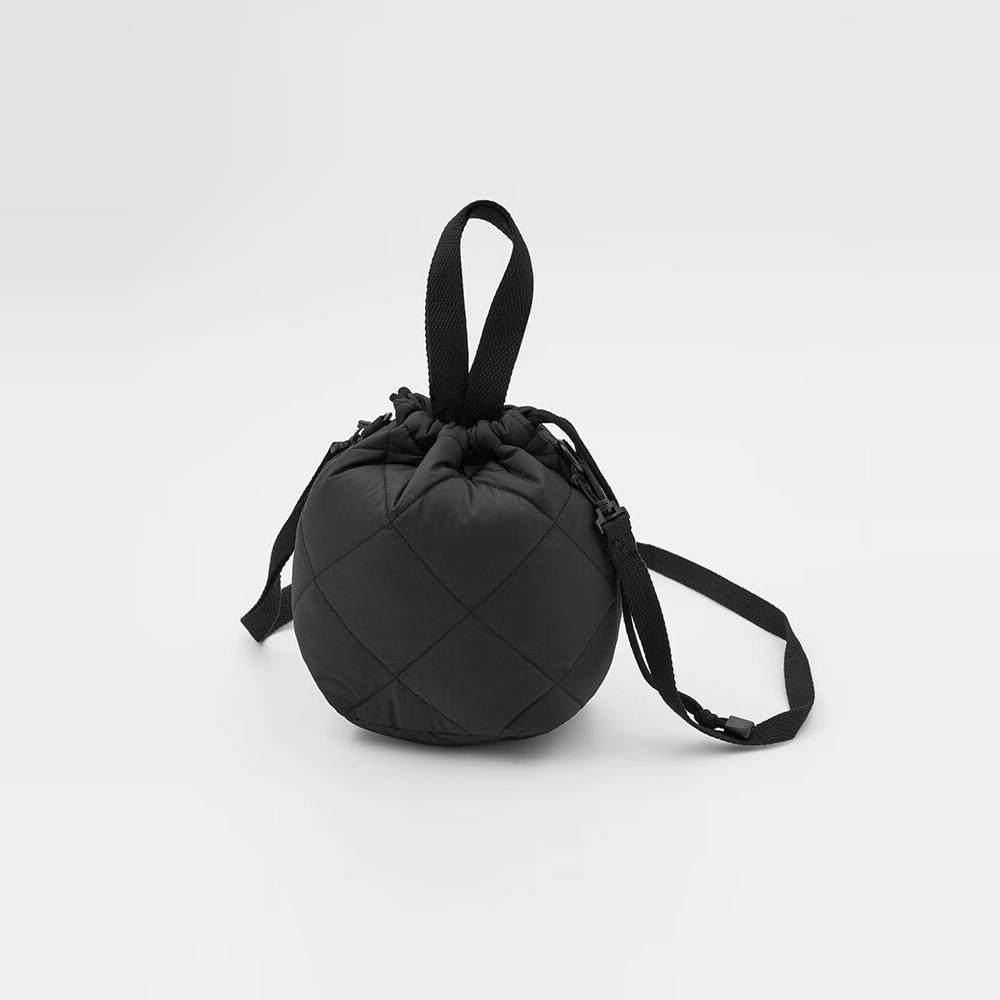 OBP再生绗缝 水桶型斜挎包 包包女包 水桶包纯色小众车格棉服包,淘宝优惠券,粉丝福利购,淘宝优惠卷