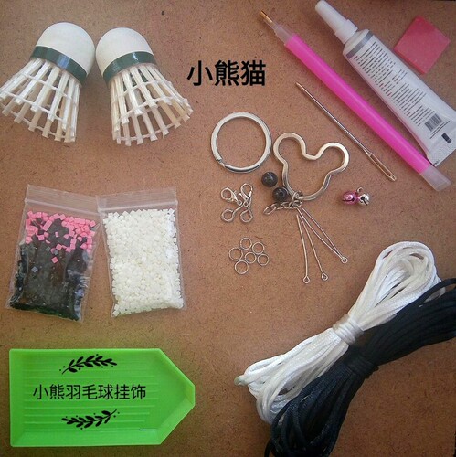 卡通镶钻款 萌萌哒的熊猫宝宝 羽毛球挂件手做小饰品送球友小礼物 - 图1