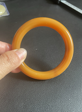 云南龙陵天然黄龙玉鸡油黄老料手镯56.6*10mm材质质地油润细腻