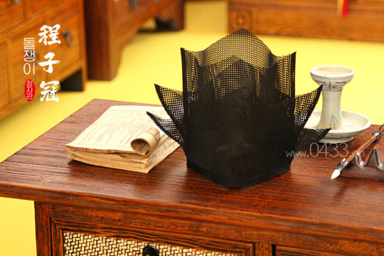 South Korea imported one-year-old boy's ancient Dongbo Crown Cheng Ziguan photo studio exclusive P10325