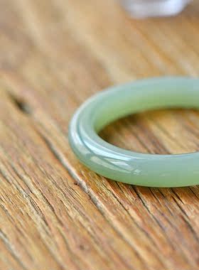 新疆天然和田玉手镯女款晴水冰种青白玉镯子湖水绿圆条翡翠玉髓镯