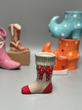 外贸孤品 鞋子系列手工陶瓷花瓶 笔筒 化妆刷桶 店铺家居装饰摆件