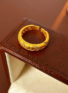 条纹圆形开口戒锆石高级感