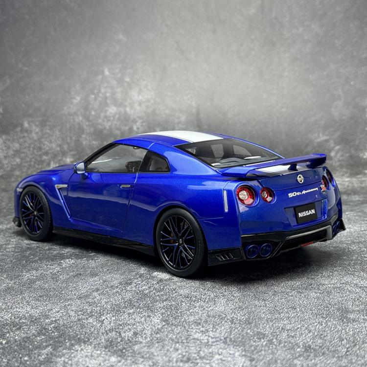 MOTORHELIX  1:18 Nissan 尼桑GT-R(R35) 50周年纪念版 汽车模型 - 图2