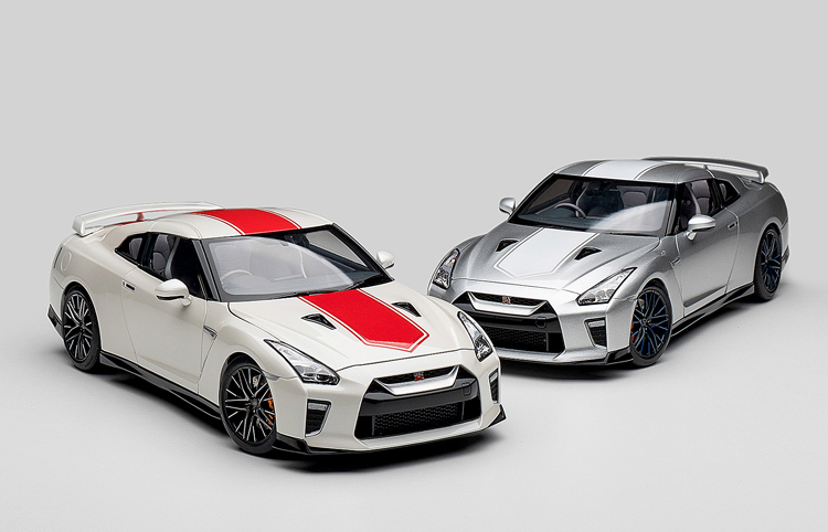 MOTORHELIX  1:18 Nissan 尼桑GT-R(R35) 50周年纪念版 汽车模型 - 图1