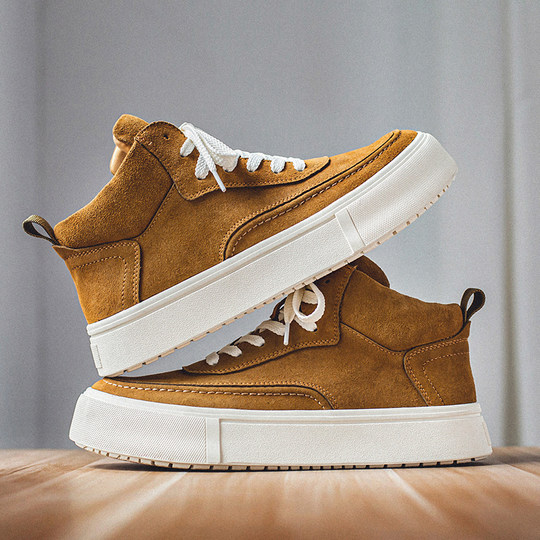 Lässige Mid-Top-Sneakers aus echtem Leder mit trendigen Martin-Stiefeln