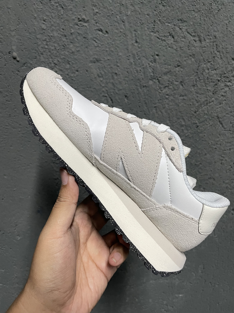 New Balance NB 237系列V1 复古低帮跑步鞋浅灰红色男女款MS237SB - 图1