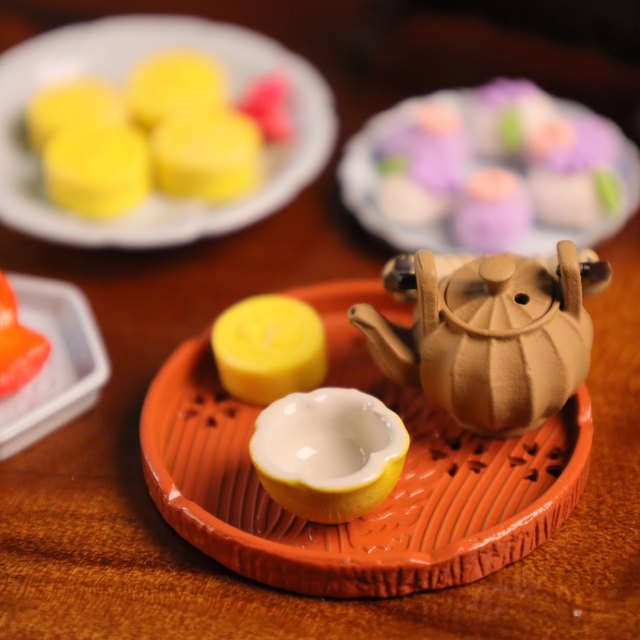 Chinese mini mini food playboy model handmade carved saucer two-color tea cup cake