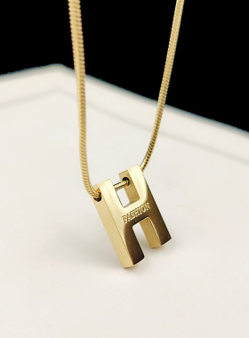 钛钢时尚字母项链锁骨链女