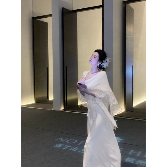 Sun Yaqiao Jingluo Beauty Autumn and Winter thickened German velvet three-dimensional flower gentle white moonlight long-sleeved dress