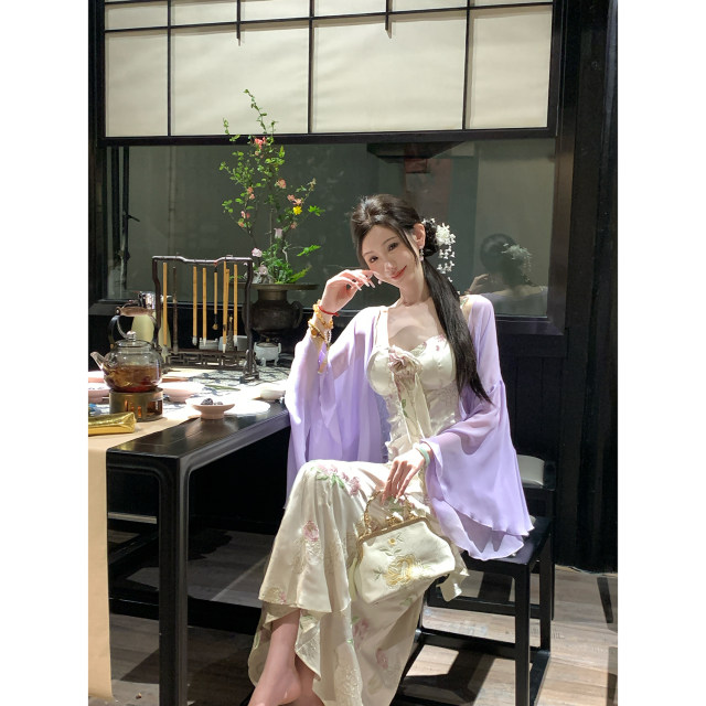Sun Yaqiao peach ສາຂາພາກຮຽນ spring summer ເຮໂຣ bias ຕັດສີມ່ວງ floral ໂບດອກ suspender dress