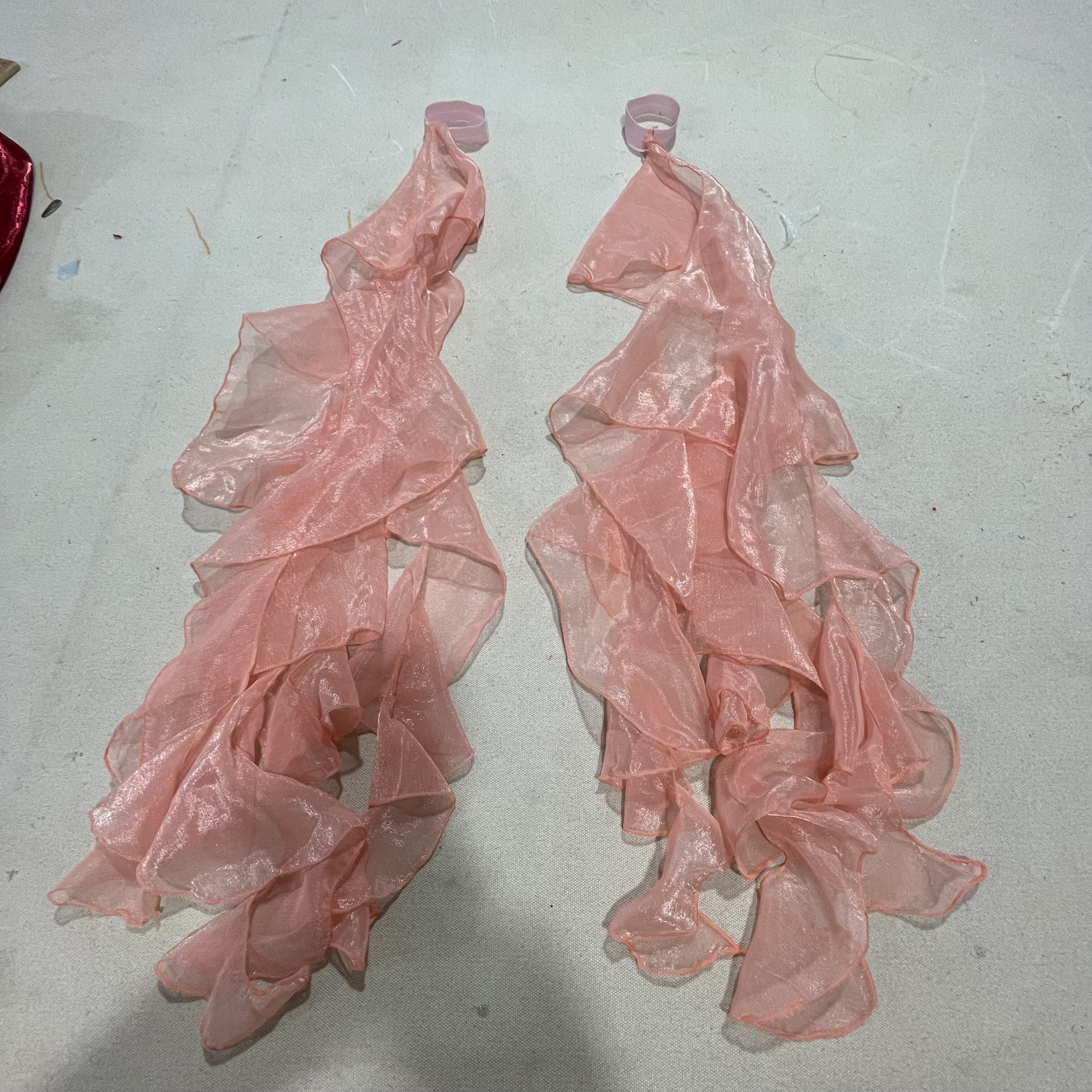 摩登舞飘袖飘逸手环国标舞手套表演比赛服装配饰手腕飘带一对,淘宝优惠券,粉丝福利购,淘宝优惠卷