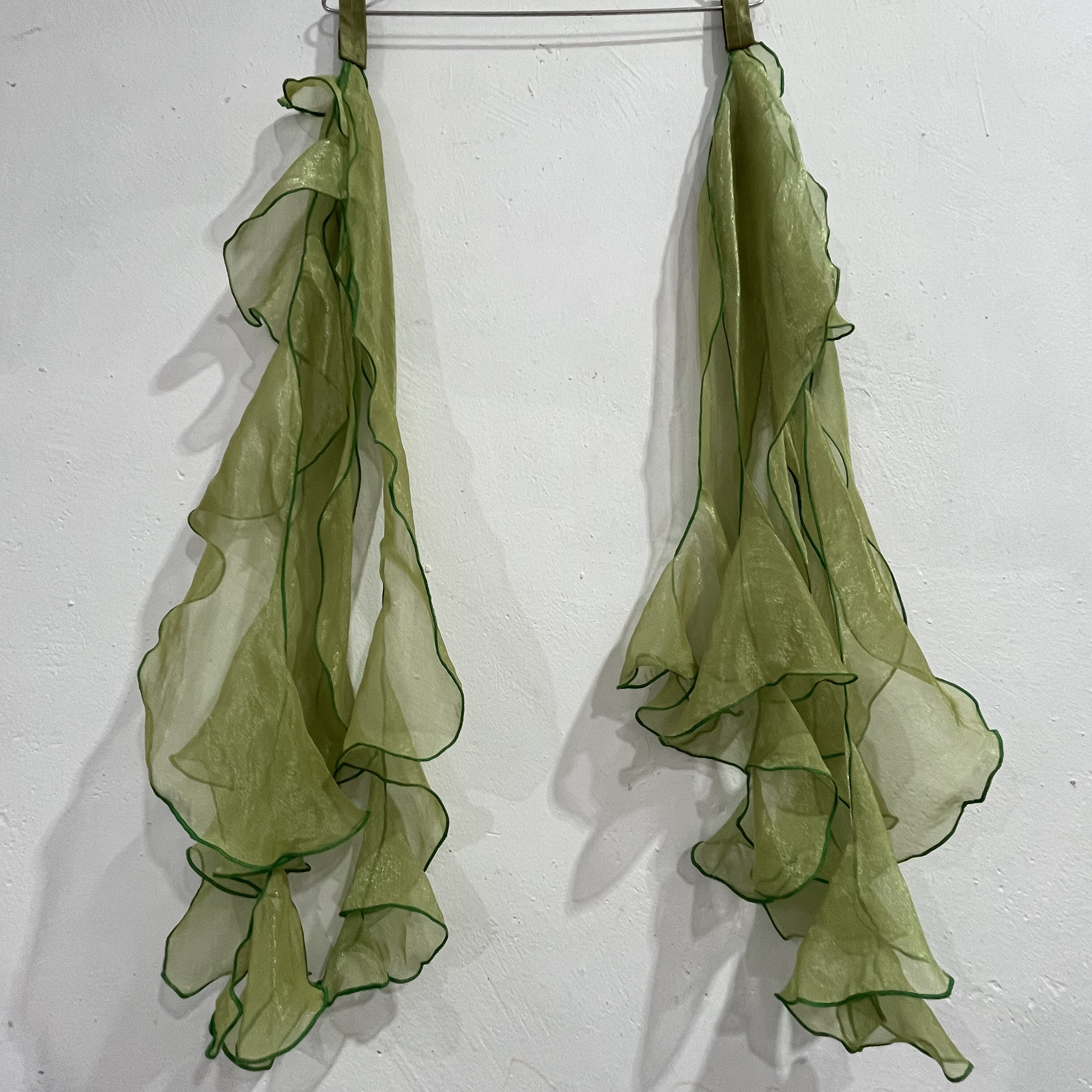 摩登舞飘袖飘逸手环国标舞手套表演比赛服装配饰手腕飘带一对,淘宝优惠券,粉丝福利购,淘宝优惠卷