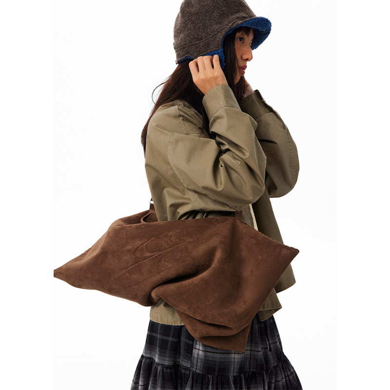 CryingCenter反毛皮饺子红棕色单肩斜跨包大饺包 哭喊中心,淘宝优惠券,粉丝福利购,淘宝优惠卷