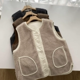 Демисезонный небольшой дизайнерский вельветовый жилет, куртка без рукавов, тренд сезона, оверсайз, увеличенная толщина