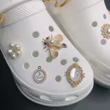 Crocs, золотой аксессуар, туфли, пряжка для обуви из жемчуга, делается под заказ