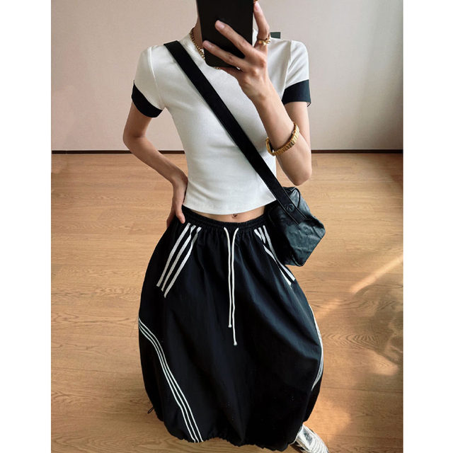 CIZZLEMORE Black Queen cool splicing short-sleeved ສີດຳ ແລະ ສີຂາວ ຈັບຄູ່ຊຸດກະໂປງອອກແບບສະເພາະ