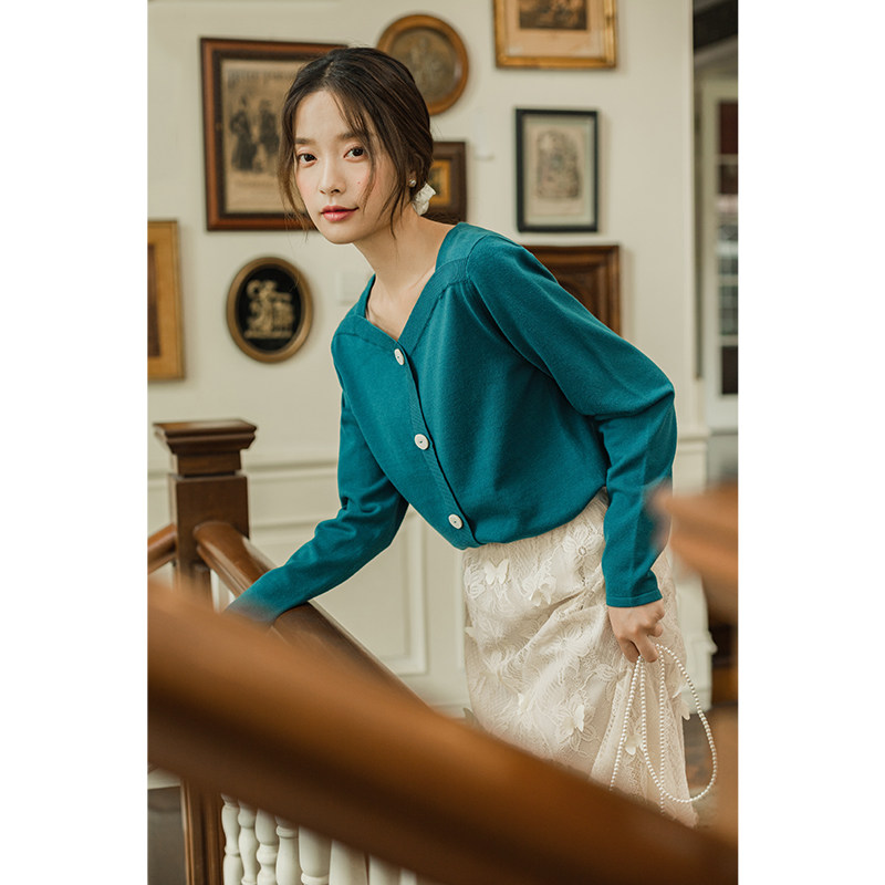 茵曼减龄v领露锁骨2020秋冬针织衫 茵曼筱茵毛衣