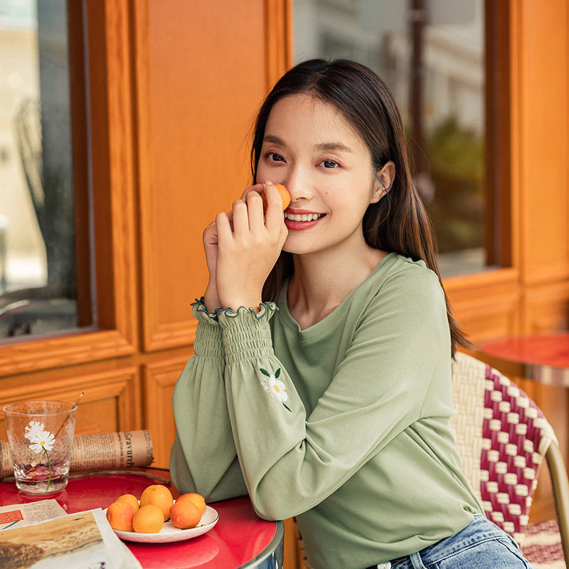 茵曼木耳边白色秋冬新款圆领打底衫 茵曼田田极客T恤