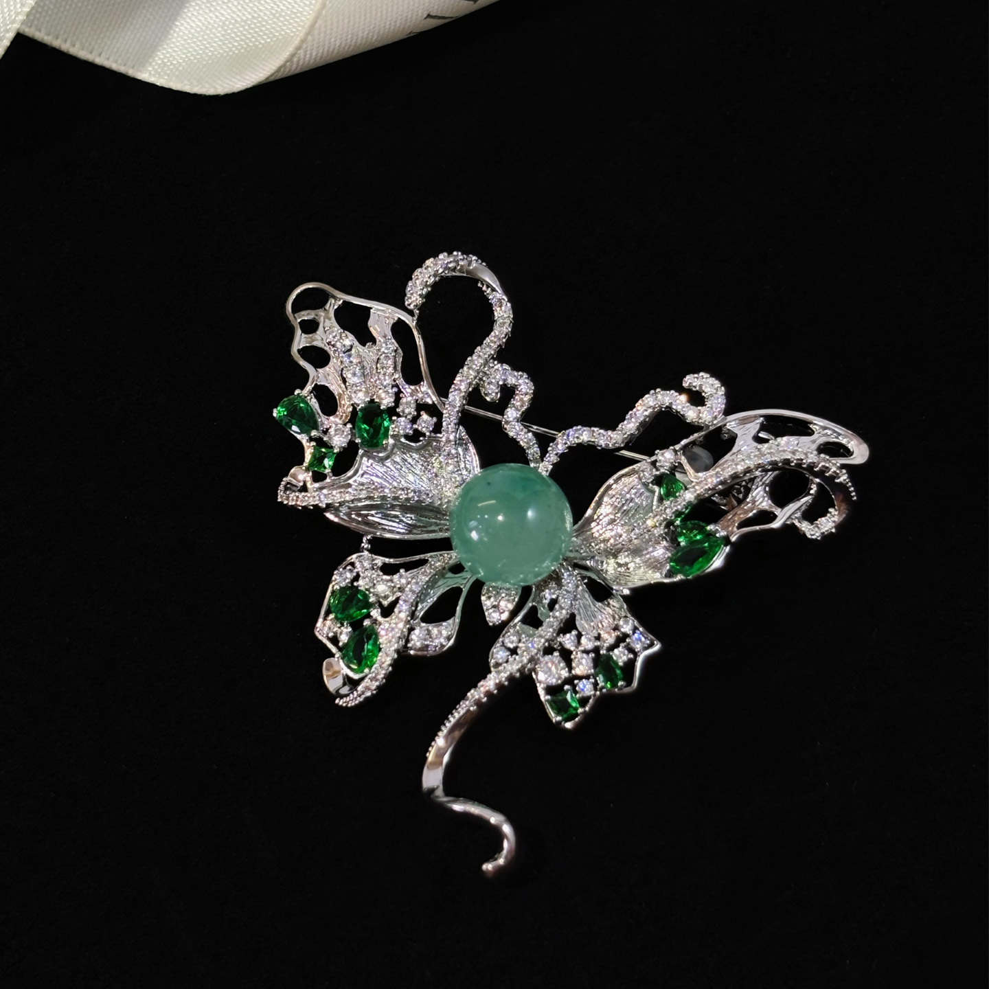 【浅小屋】枯叶蝶。铜电镀厚金新中式蝴蝶晴底飘花非洲翠胸花胸针 - 图0