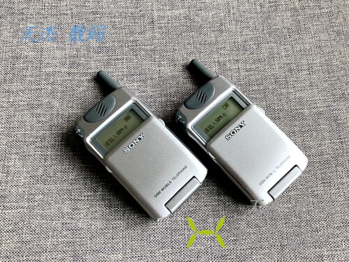 Sony/索尼CMD-Z18  Z18 原装收藏之选 经典翻盖 时尚小巧功能正常 - 图0
