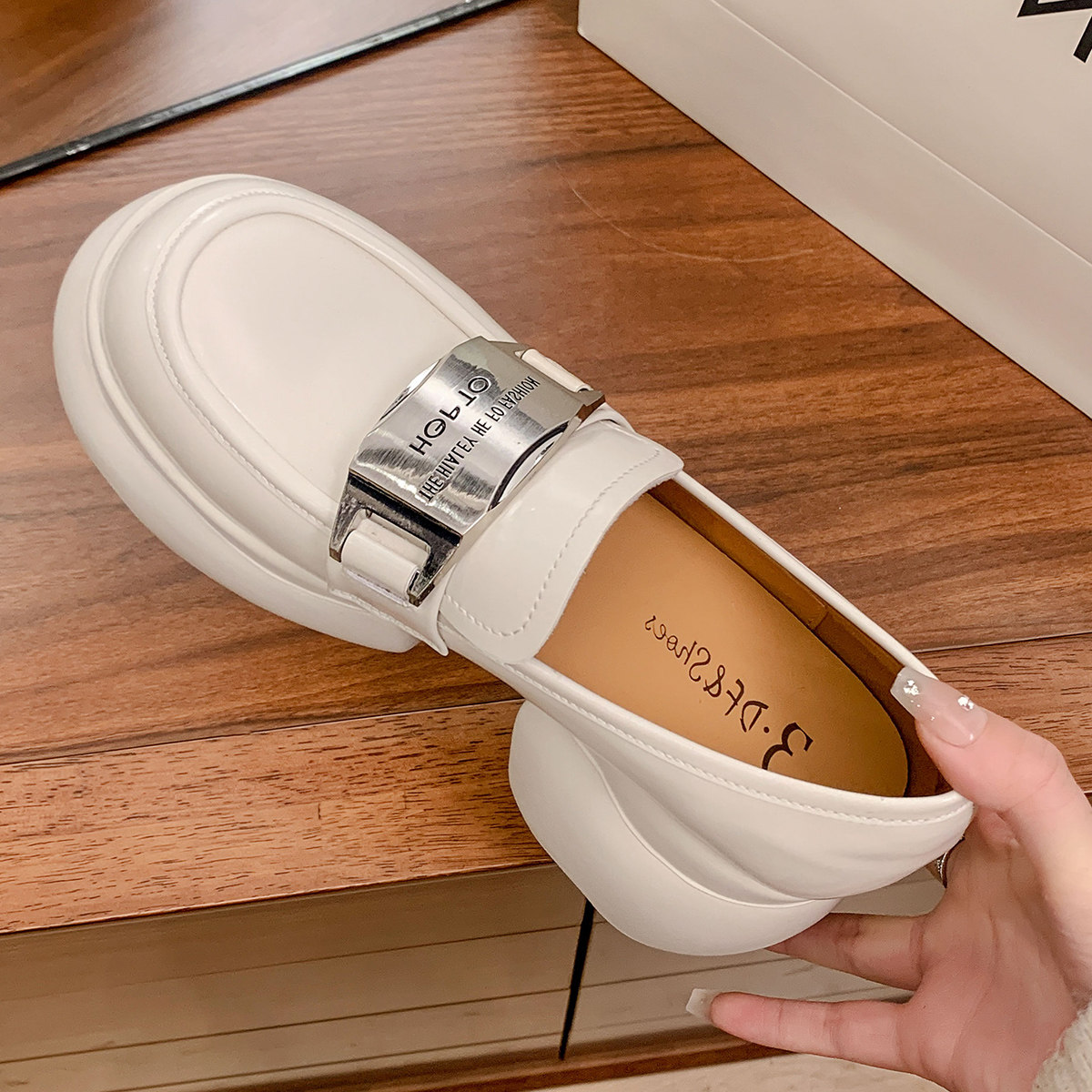 低帮四季增高女鞋松糕跟厚底休闲鞋真皮单鞋粗跟学院风乐福鞋金属,淘宝优惠券,粉丝福利购,淘宝优惠卷