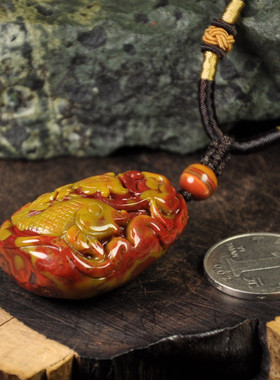 俏色宣化缟玛瑙鲤鱼毛衣链吊坠