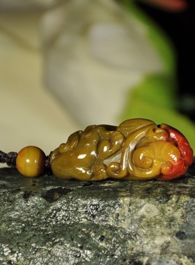 精品俏色古法手雕件蒙料玛瑙吊坠