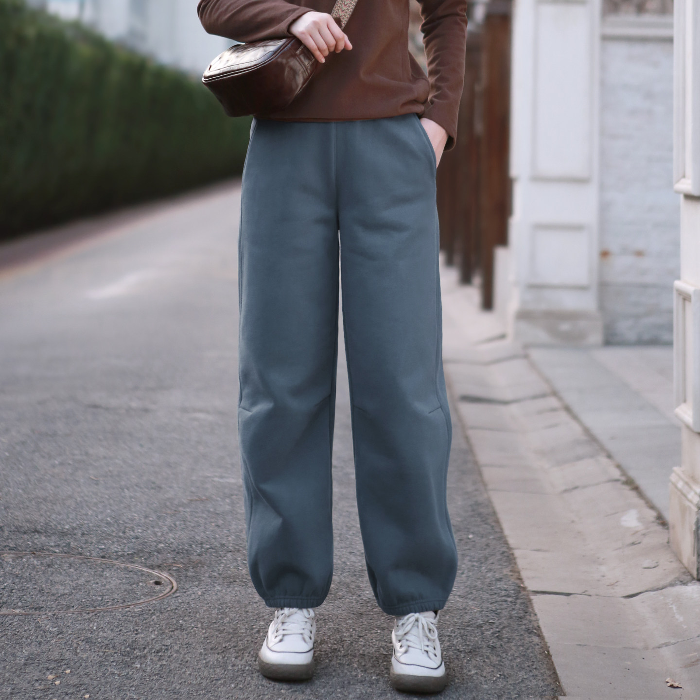 2025秋冬新款卫裤女抓绒加厚保暖休闲女款萝卜裤松紧腰修身运动裤,淘宝优惠券,粉丝福利购,淘宝优惠卷