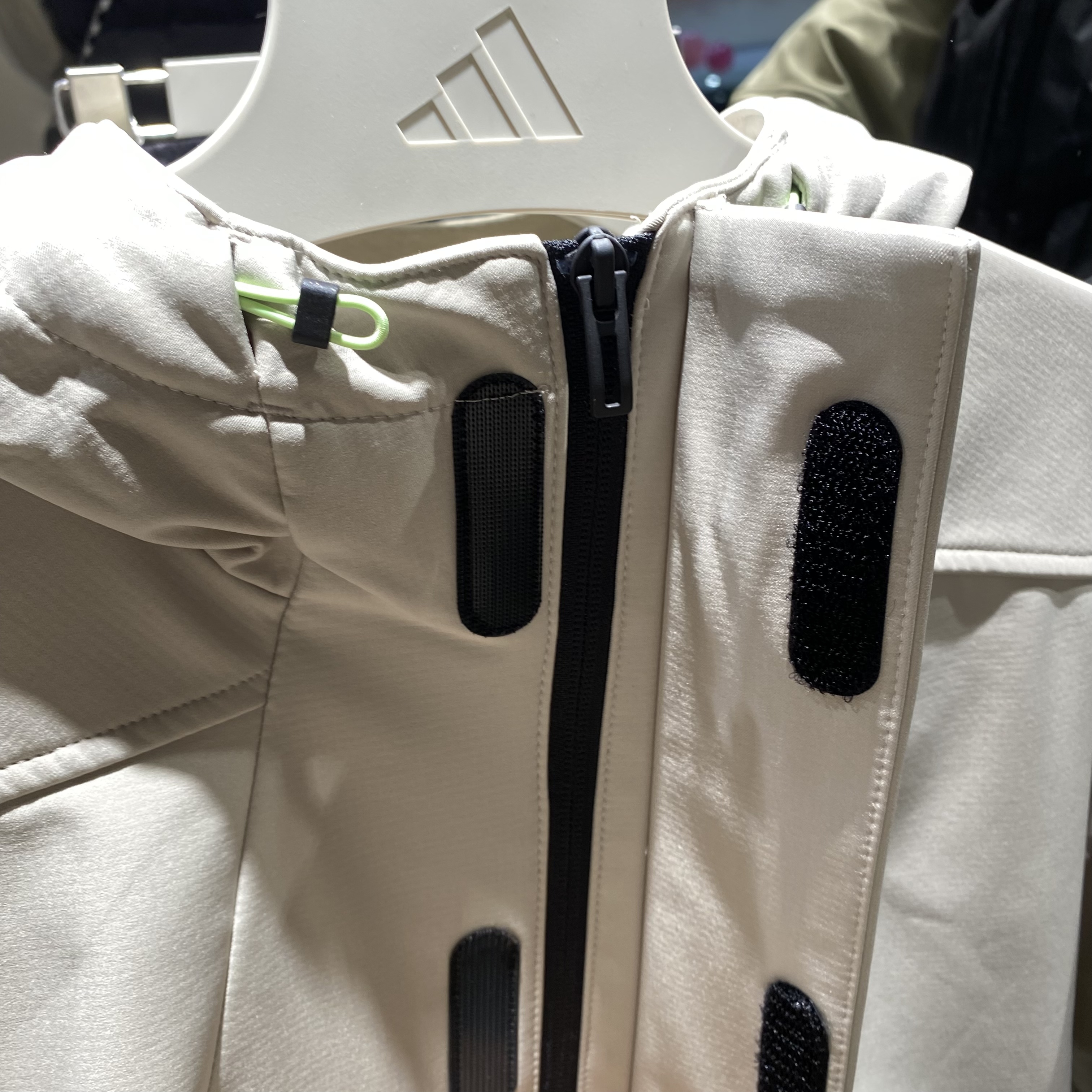 ADIDAS阿迪达斯2024冬季男子运动休闲连帽夹克外套保暖透气JM9156 - 图1