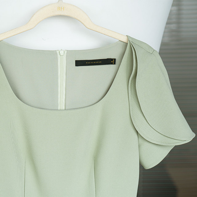 Lady in retro square collar green summer dress