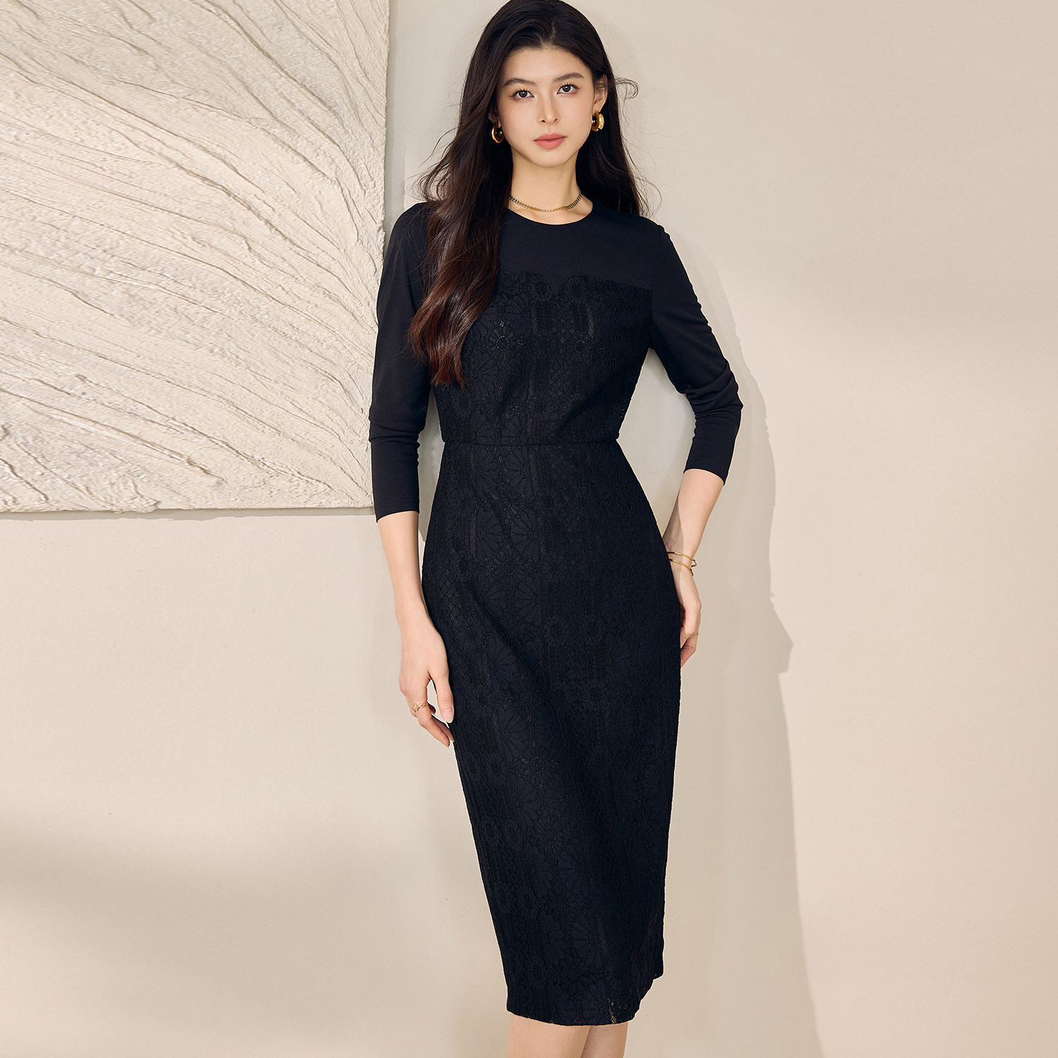罗衣优雅精致蕾丝修身连衣裙2025秋季新款知性黑色包臀裙12530