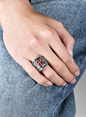 时尚钛钢戒指 欧美复古盾牌红色十字架戒指男士个性钛钢戒指指环