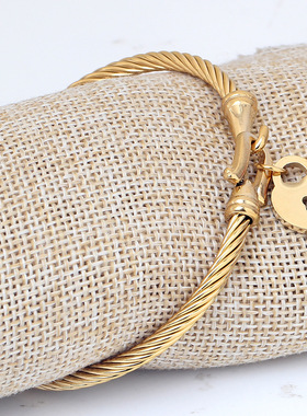 时尚风心形锁扣编织钛钢麻花手镯