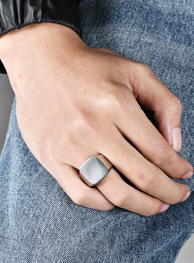 时尚钛钢戒指欧美复古哑光拉丝印章戒指男士简约方形钛钢戒指指环